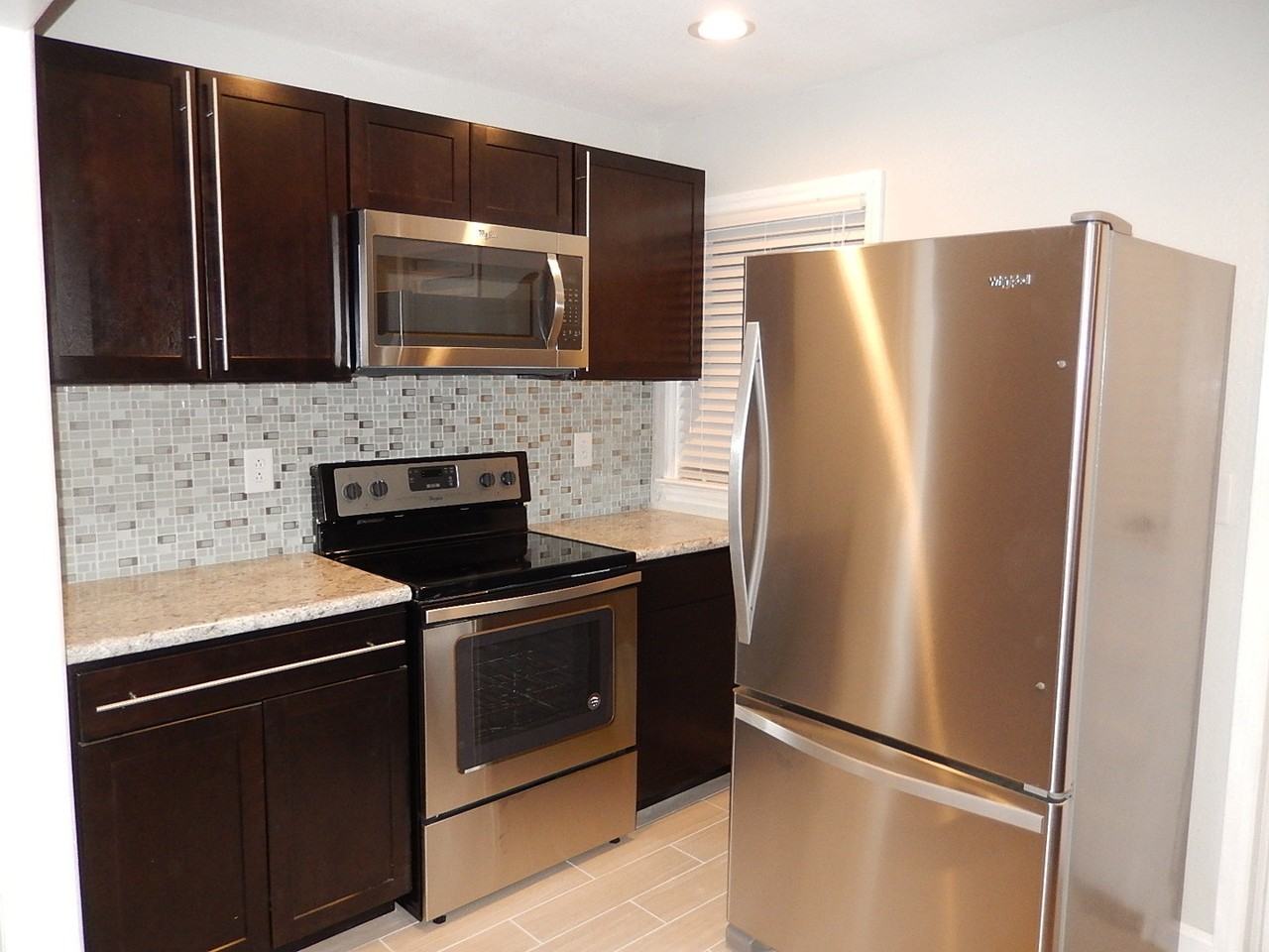 1418 Live Oak St - Photo 5 of 18