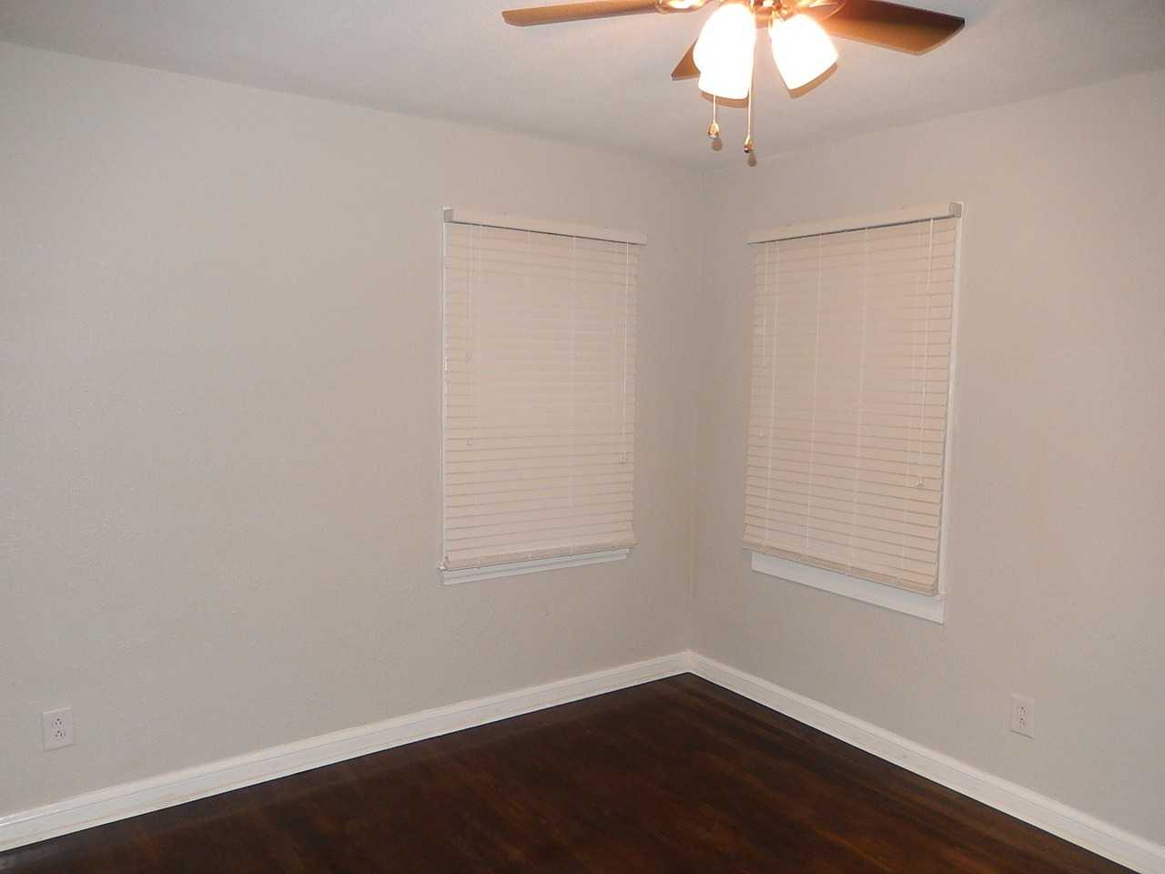 1418 Live Oak St - Photo 7 of 18
