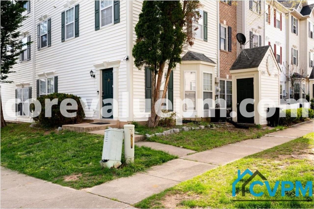 2001 Travis Point Ct - Photo 4 of 25