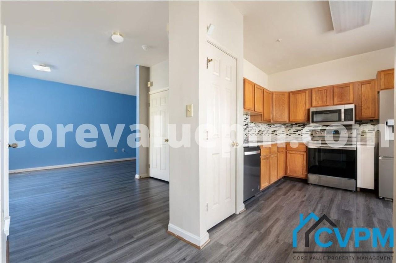 2001 Travis Point Ct - Photo 6 of 25