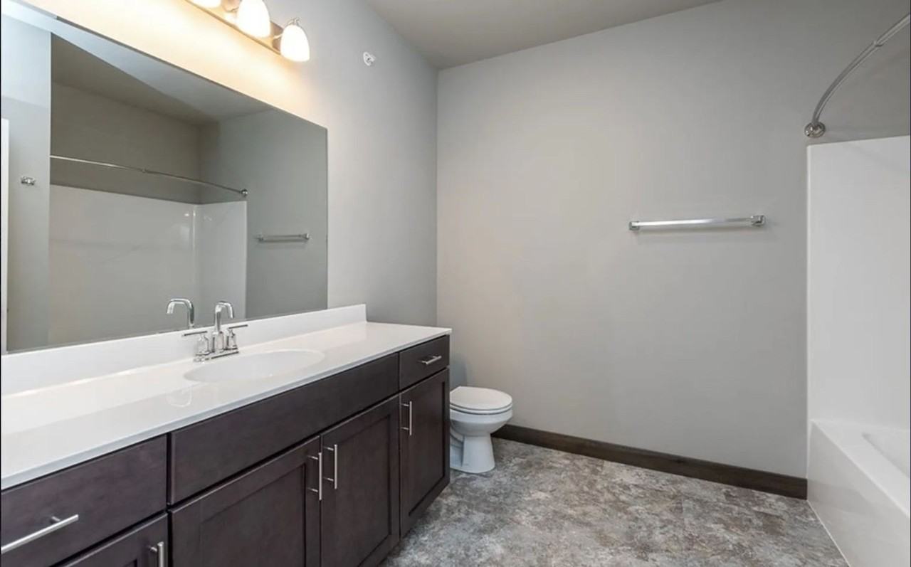 Parkway West Apartments - Photo 7 of 12