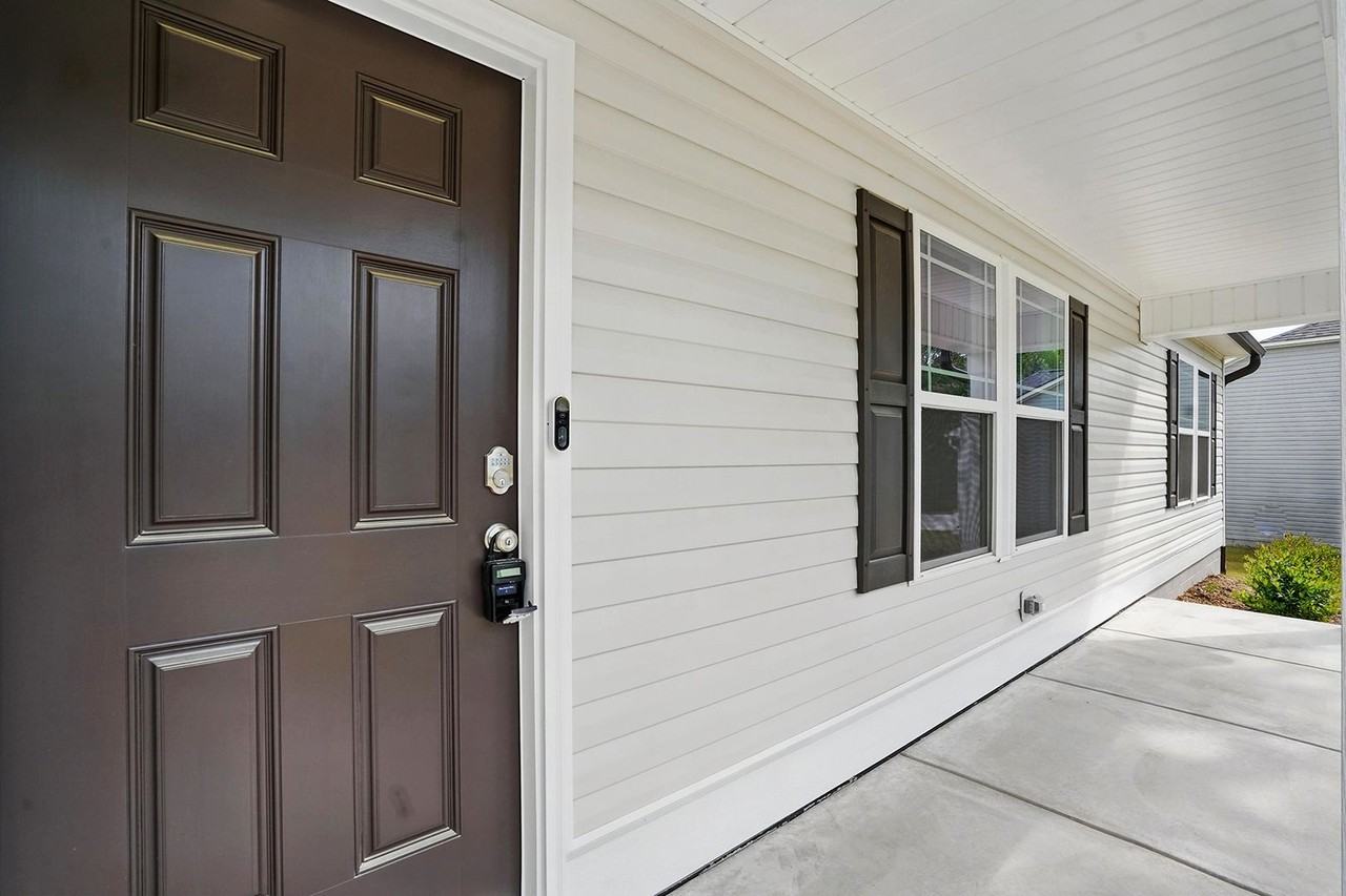 301 Lotus Ave - Photo 4 of 27