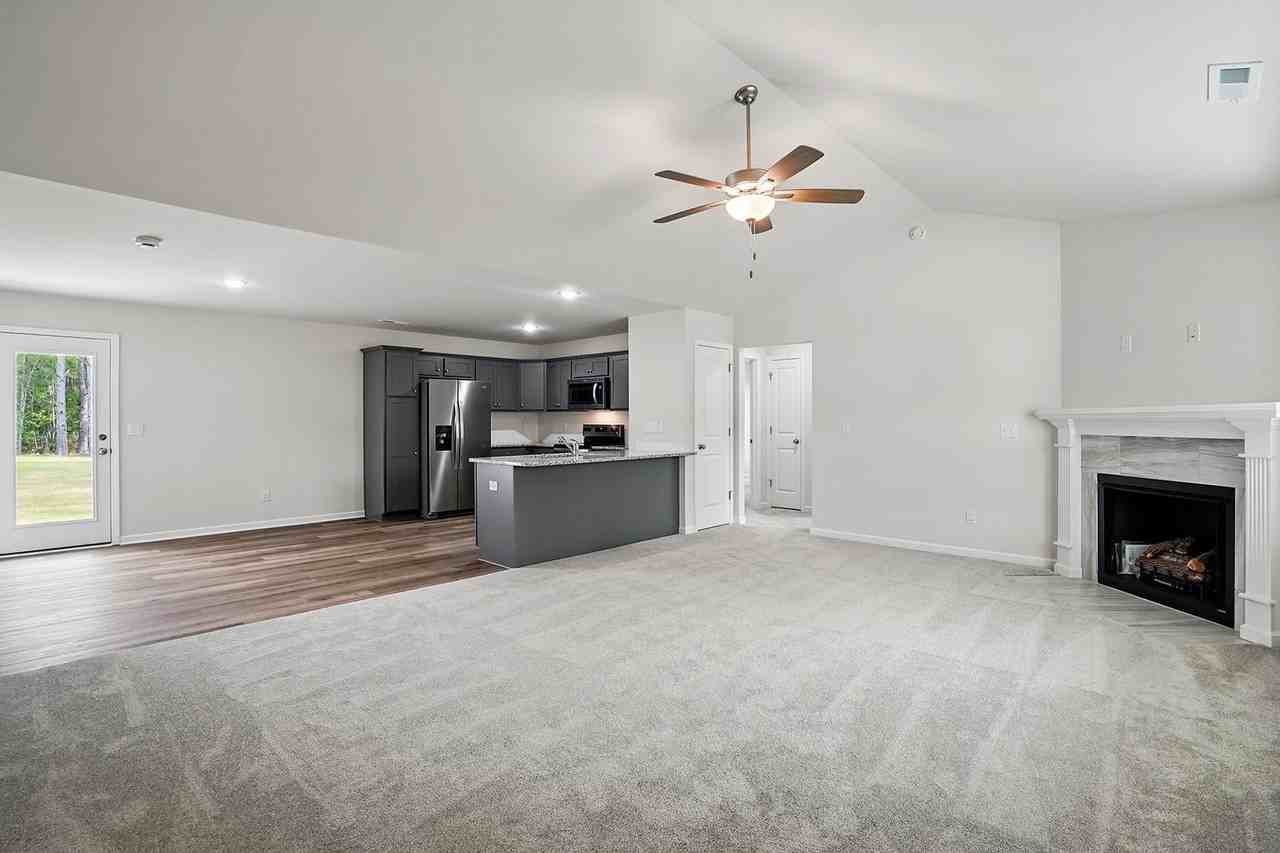 301 Lotus Ave - Photo 5 of 27