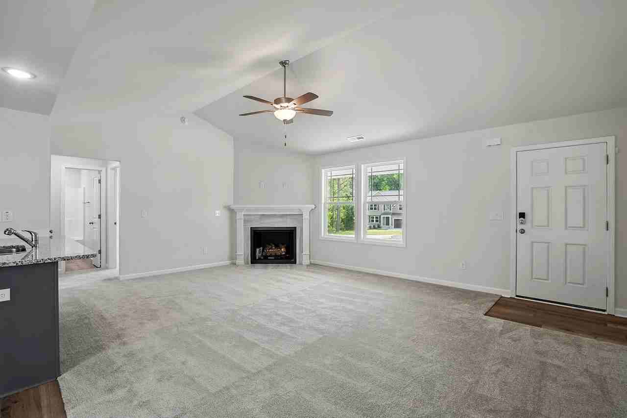 301 Lotus Ave - Photo 6 of 27