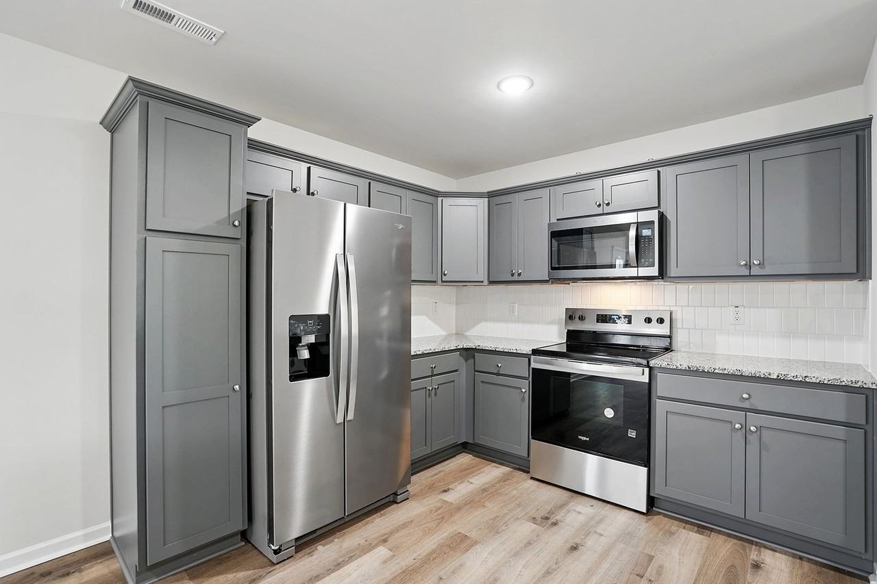 301 Lotus Ave - Photo 7 of 27