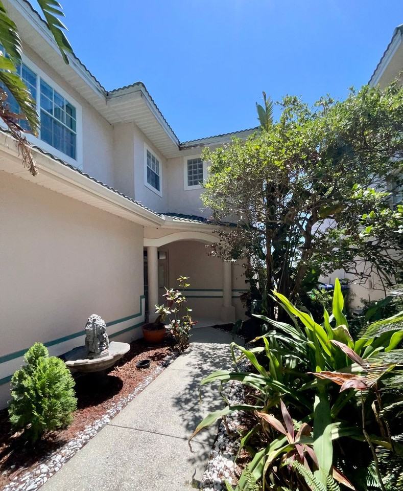 7200 Bay Club Way - Photo 2 of 50