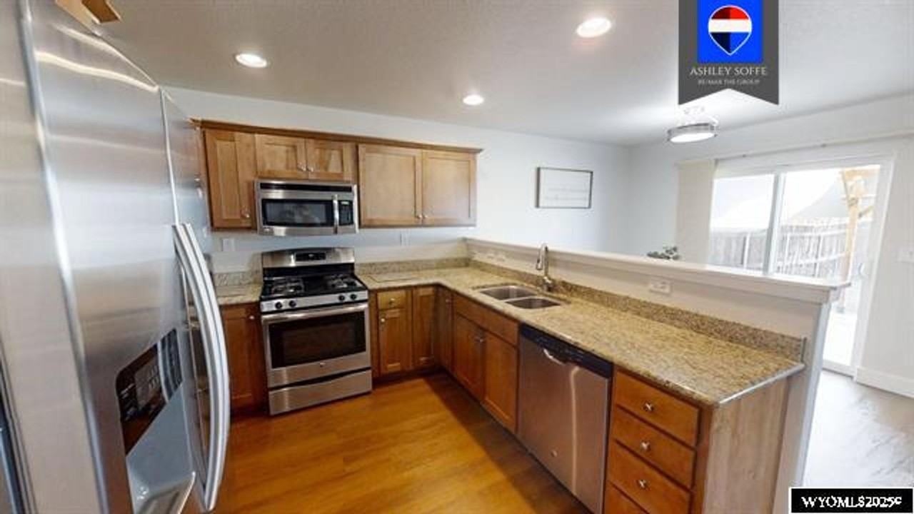 6842 Umpqua River Rd - Photo 2 of 26