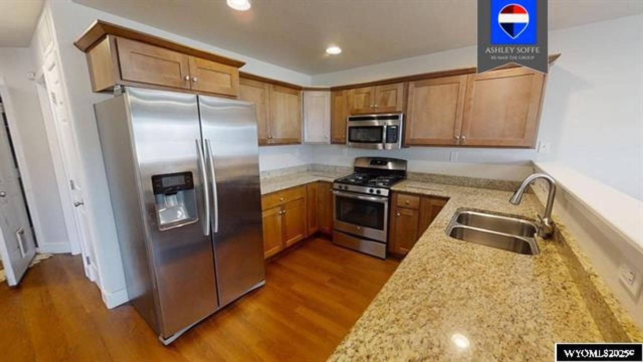 6842 Umpqua River Rd - Photo 3 of 26