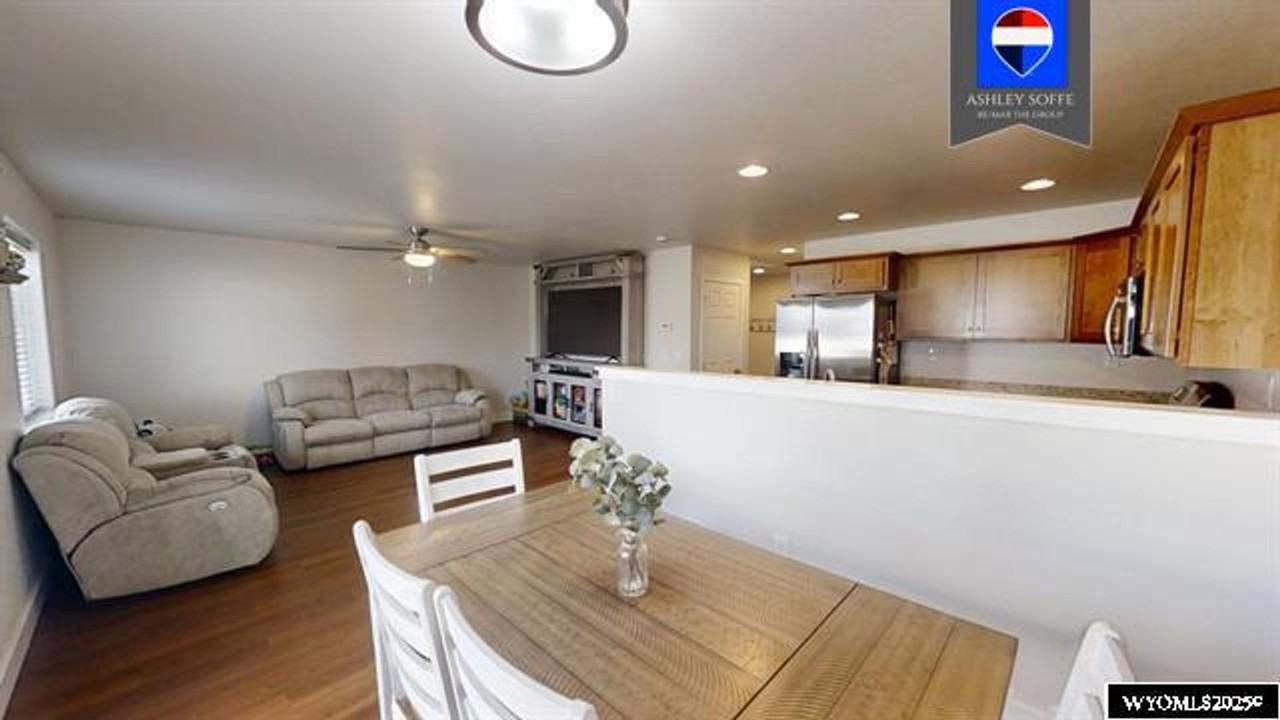 6842 Umpqua River Rd - Photo 4 of 26