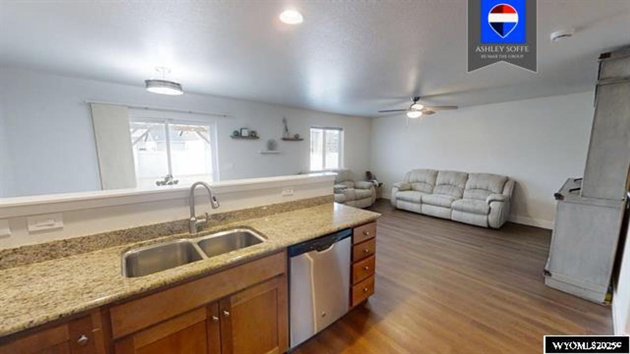 6842 Umpqua River Rd - Photo 5 of 26