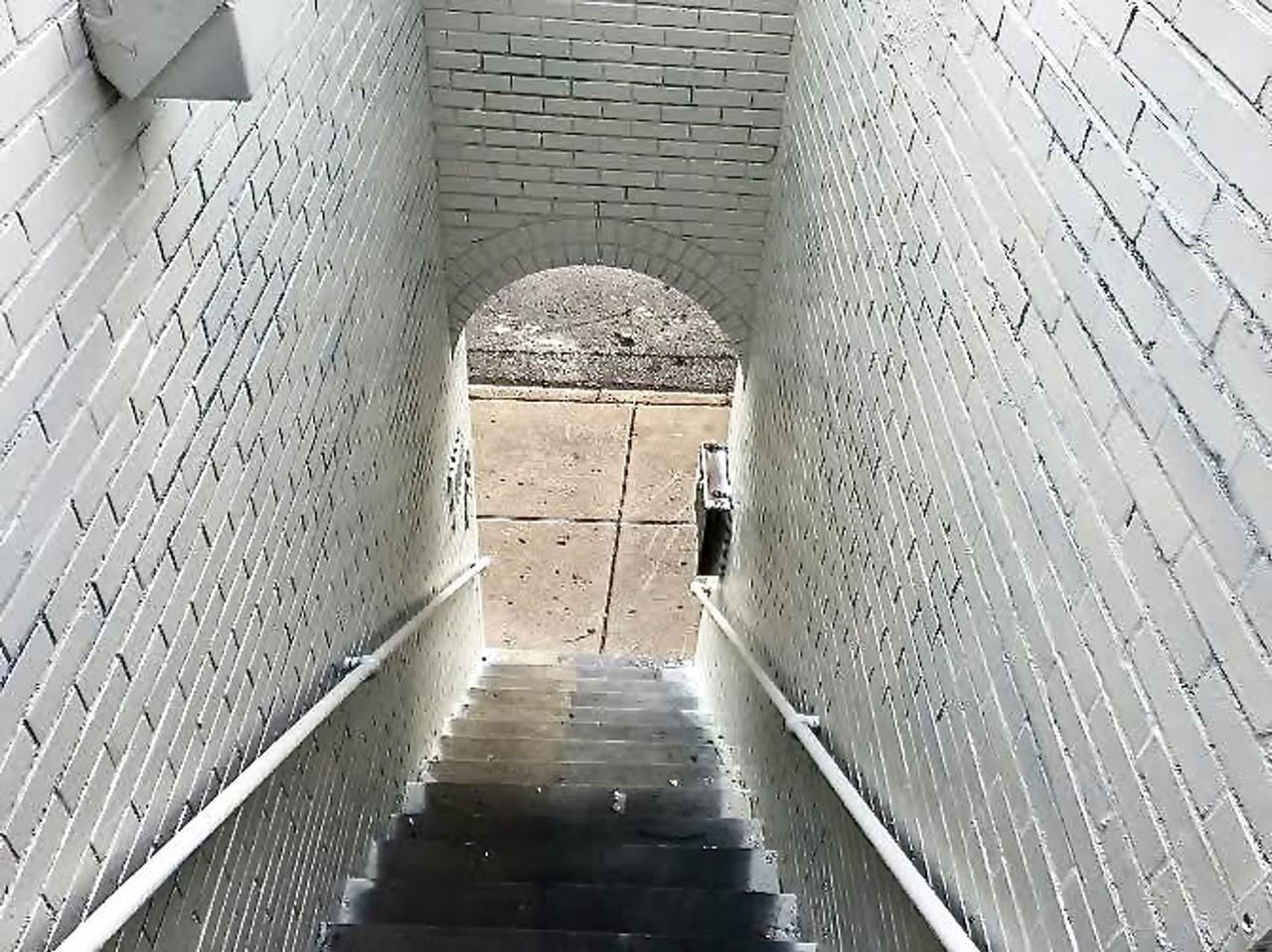 *** Squirrel Hill Gem * Huge Apartment * On Murray Avenue * Spacious * Renovated * Pet Friendly * Available Now *** - Photo 4 of 25