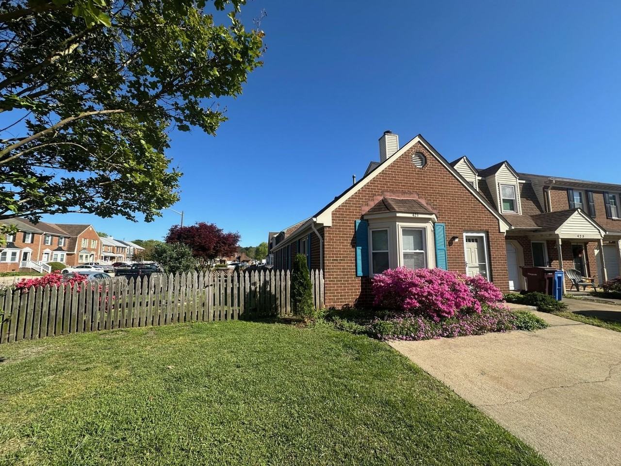 421 San Roman Dr - Photo 2 of 11