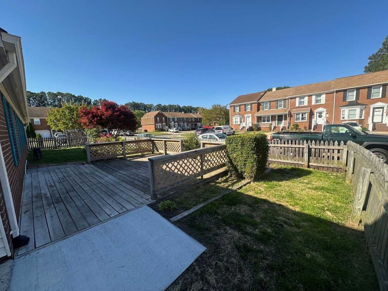 421 San Roman Dr - Photo 3 of 11