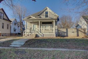 featured image of 2230 Redwood Ave