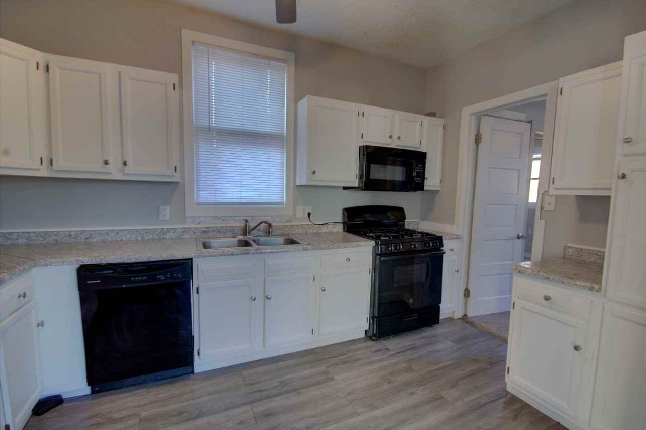 2230 Redwood Ave - Photo 2 of 20