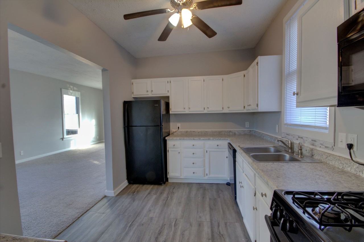 2230 Redwood Ave - Photo 3 of 20