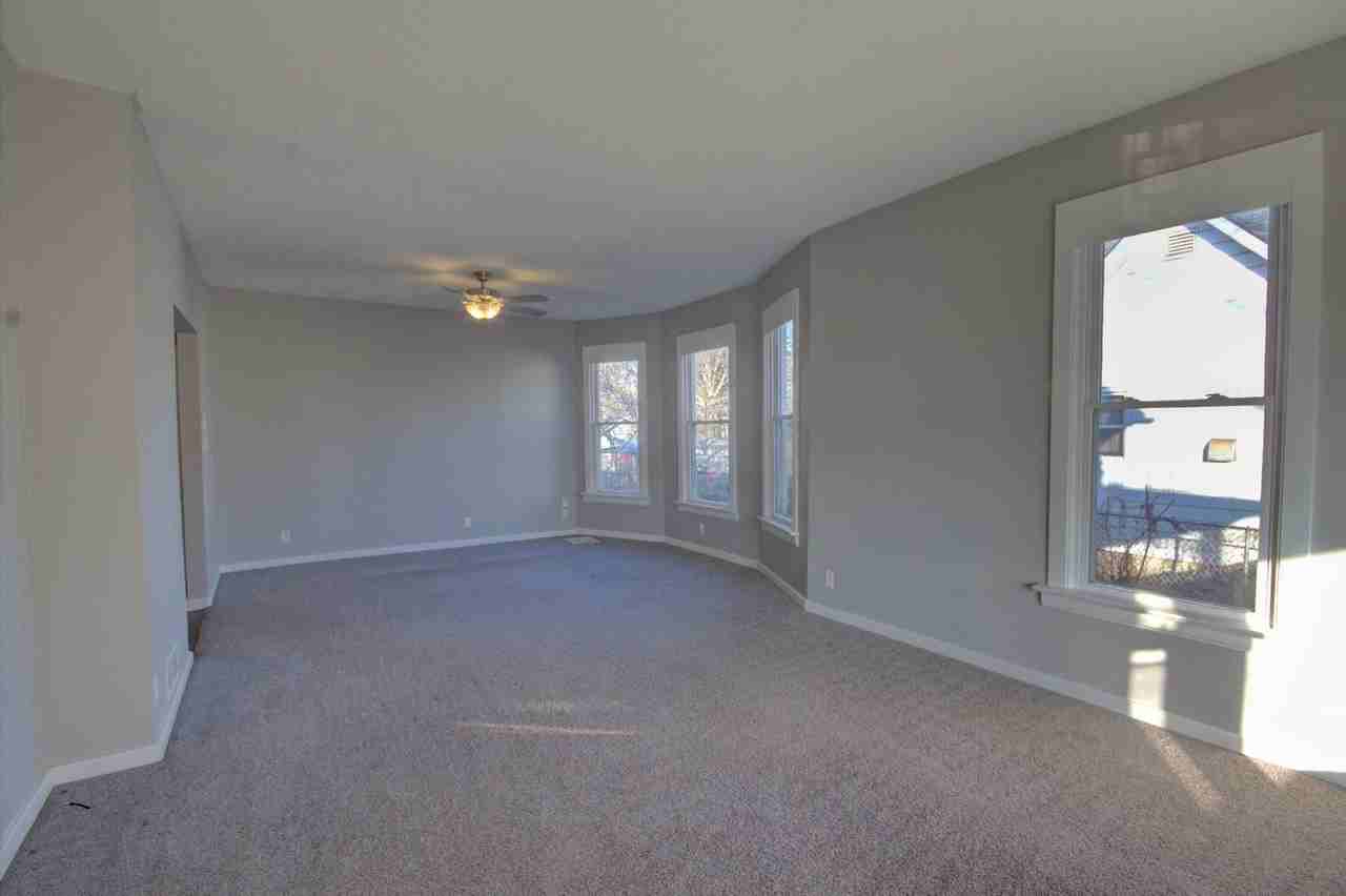 2230 Redwood Ave - Photo 5 of 20