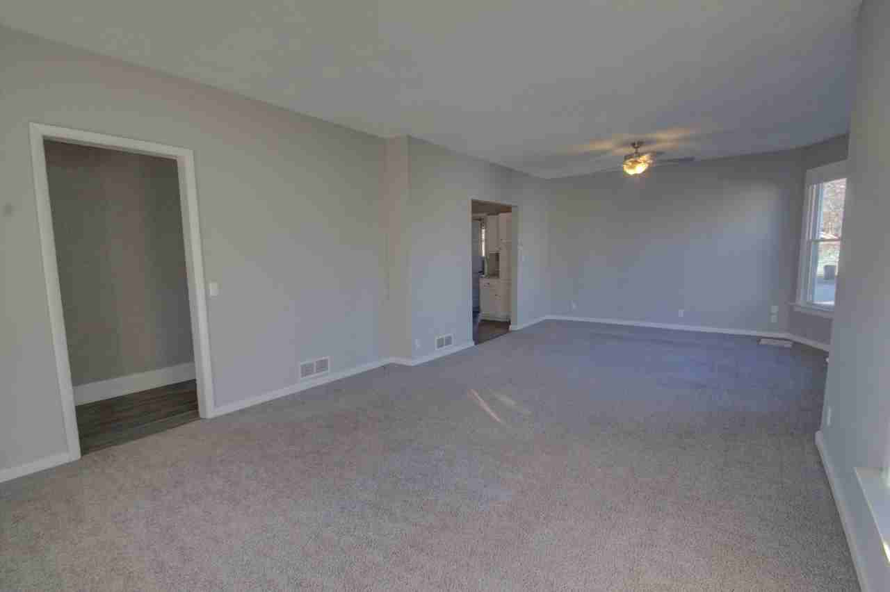 2230 Redwood Ave - Photo 6 of 20