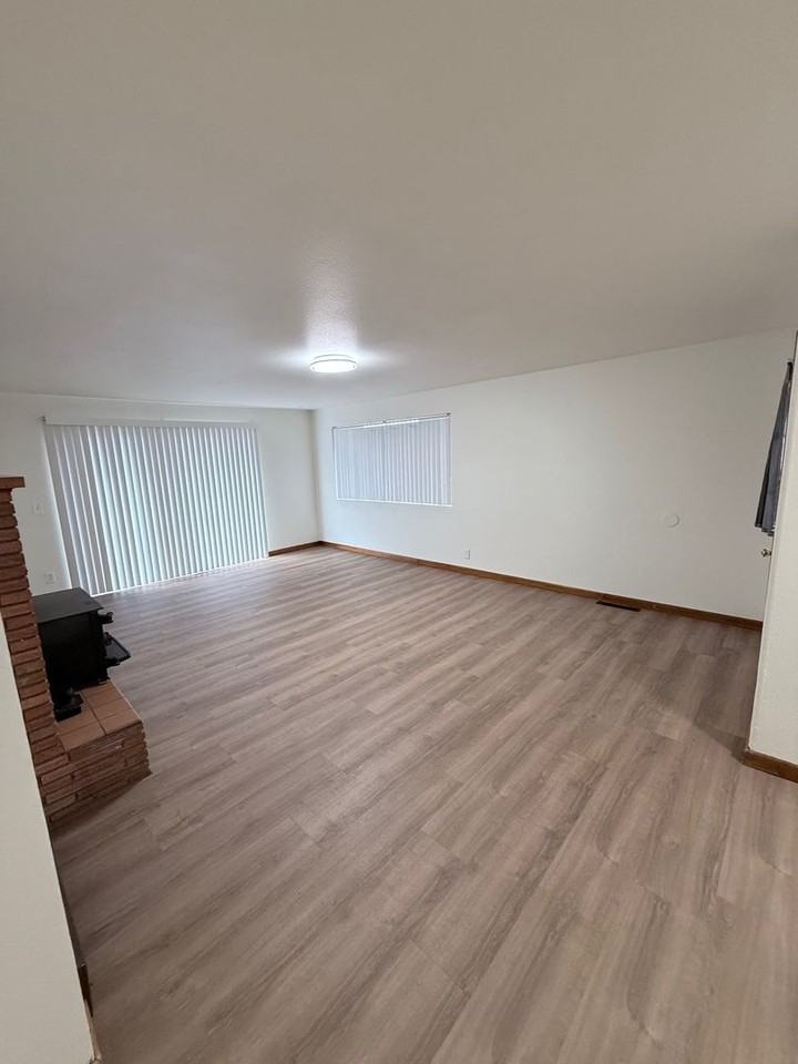 1588 N 6th Ave - Photo 2 of 17