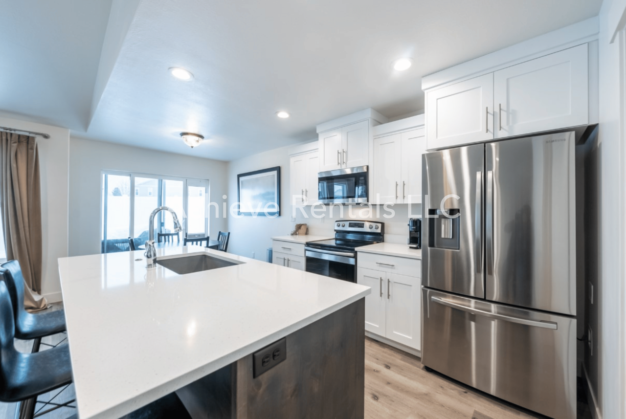 2366 N 150 E - Photo 5 of 12