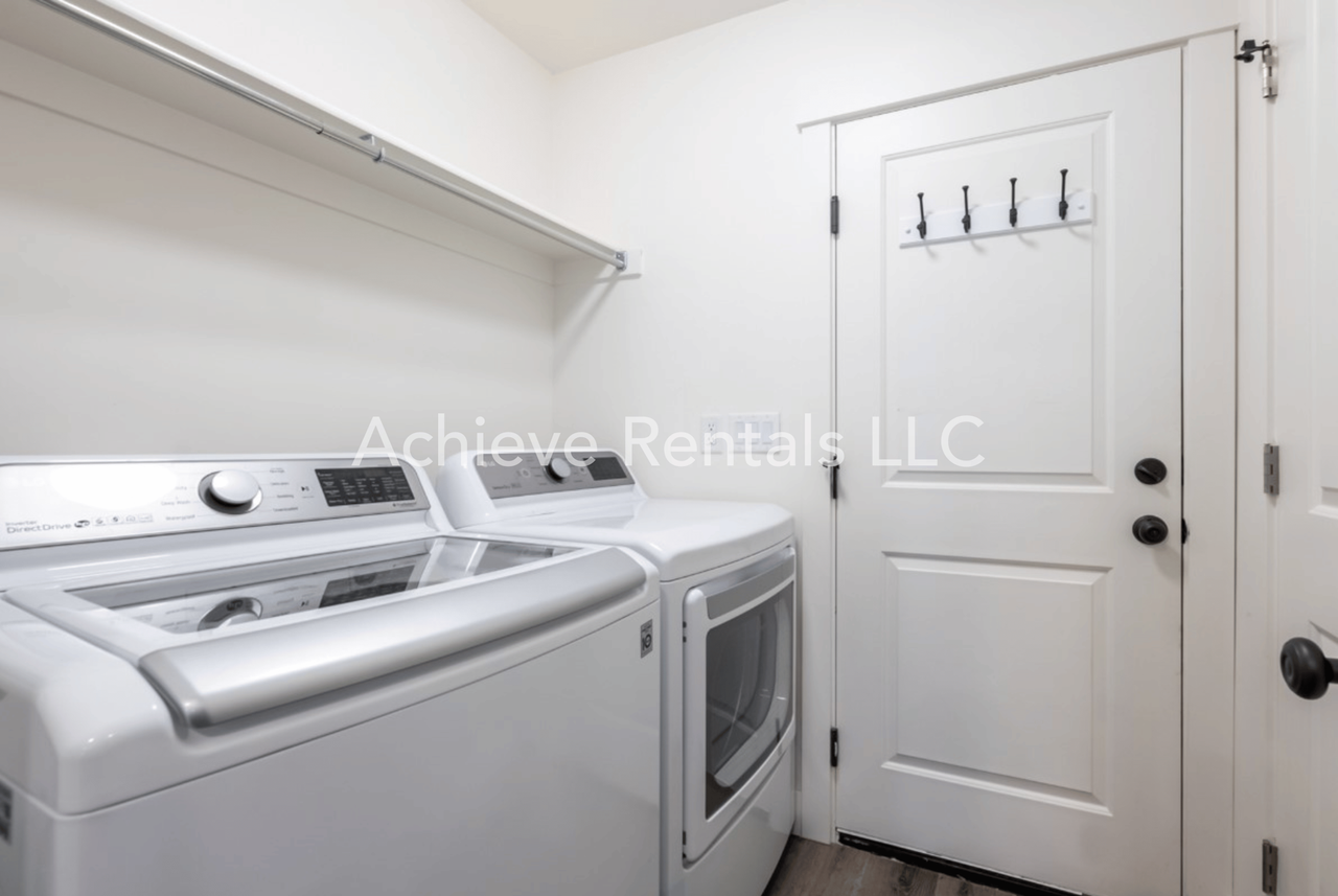 2366 N 150 E - Photo 6 of 12