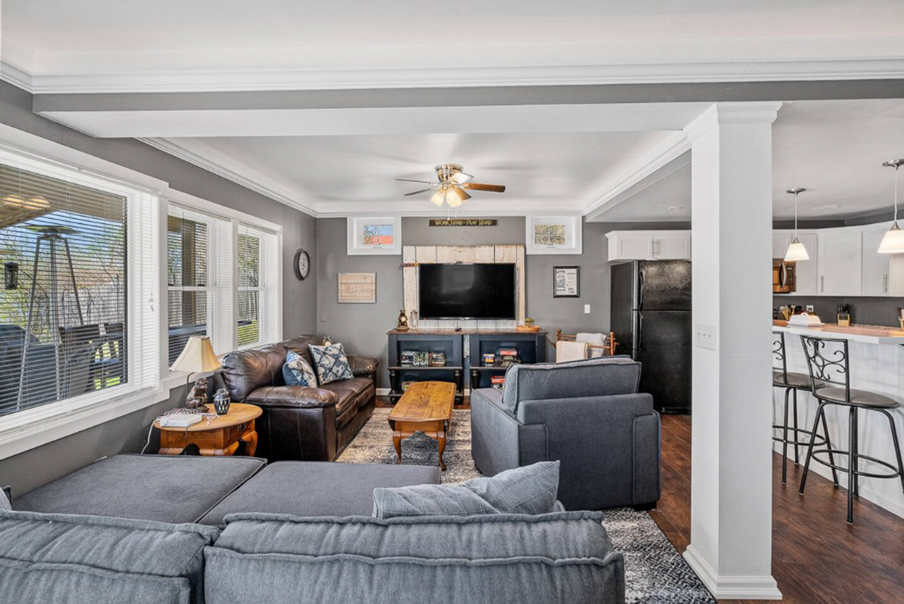 South Shore Edgewater Estate - Photo 7 of 50