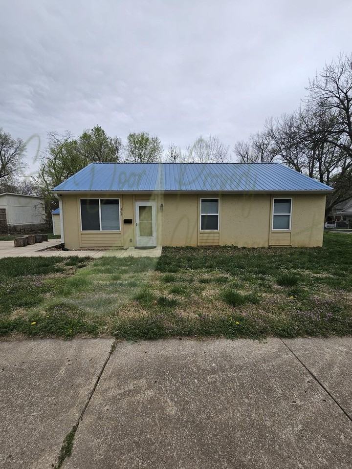 401 Cypress Ave - Photo 2 of 16