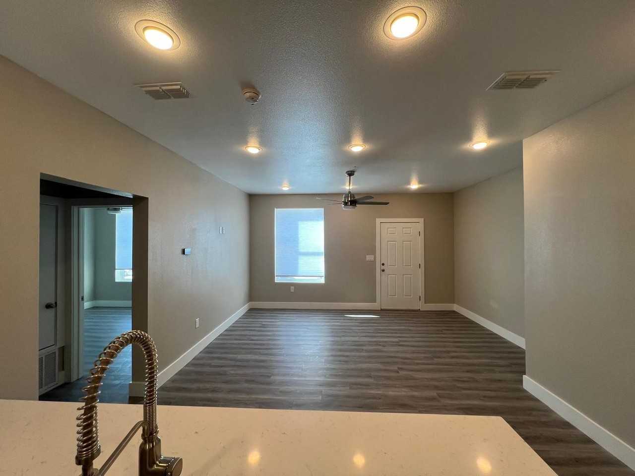 405 Richlands Way - Photo 4 of 8