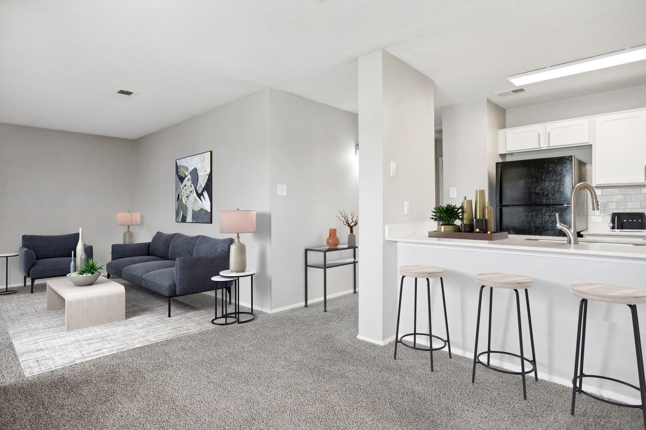 Lawson - Photo 4 of 44