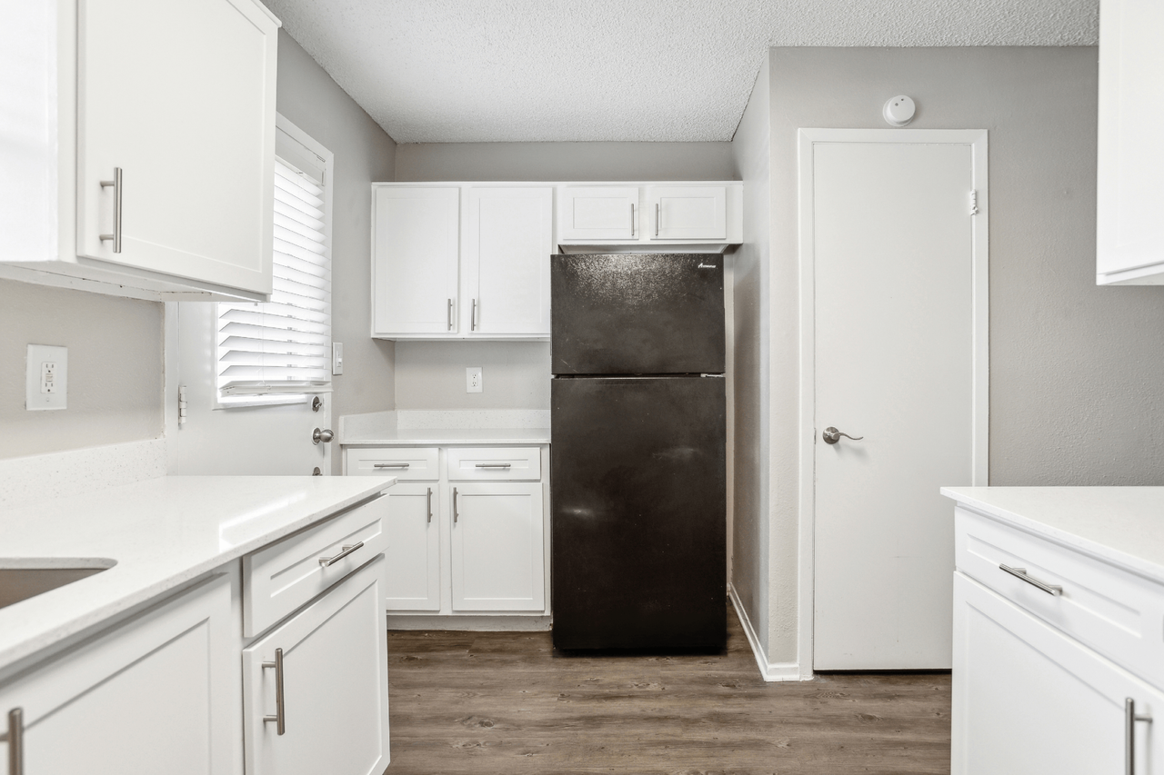 Lawson - Photo 7 of 44