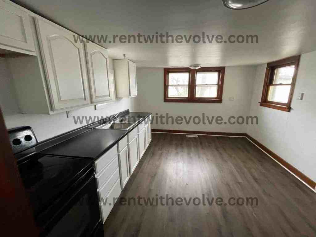 524 S Brown St - Photo 3 of 9