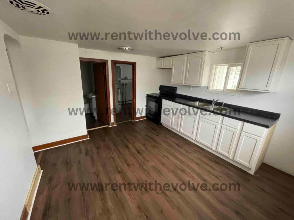 524 S Brown St - Photo 4 of 9