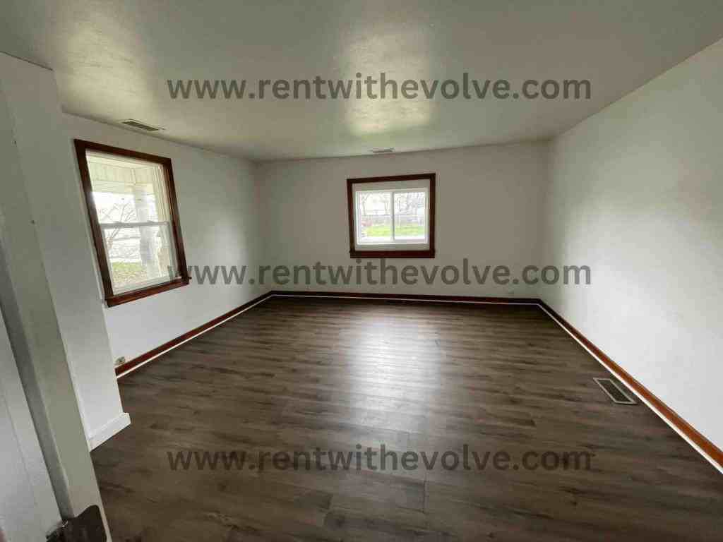 524 S Brown St - Photo 5 of 9