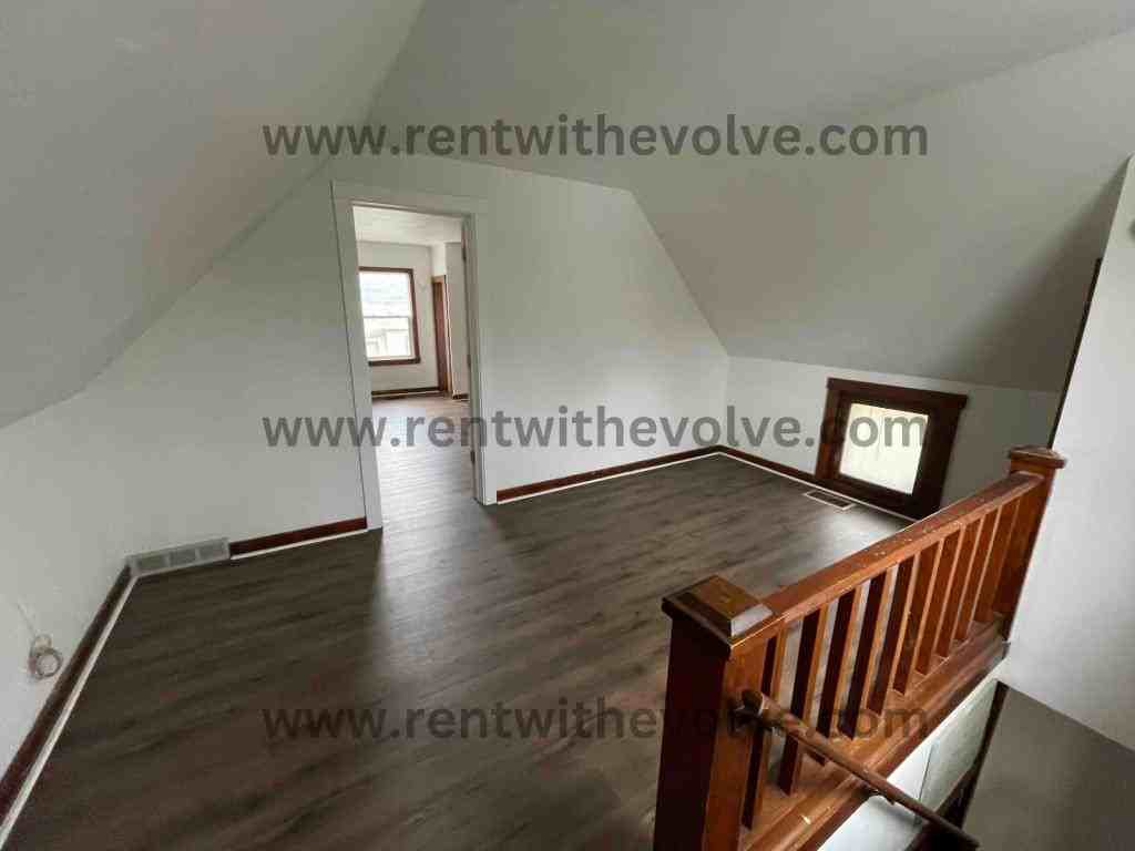 524 S Brown St - Photo 7 of 9