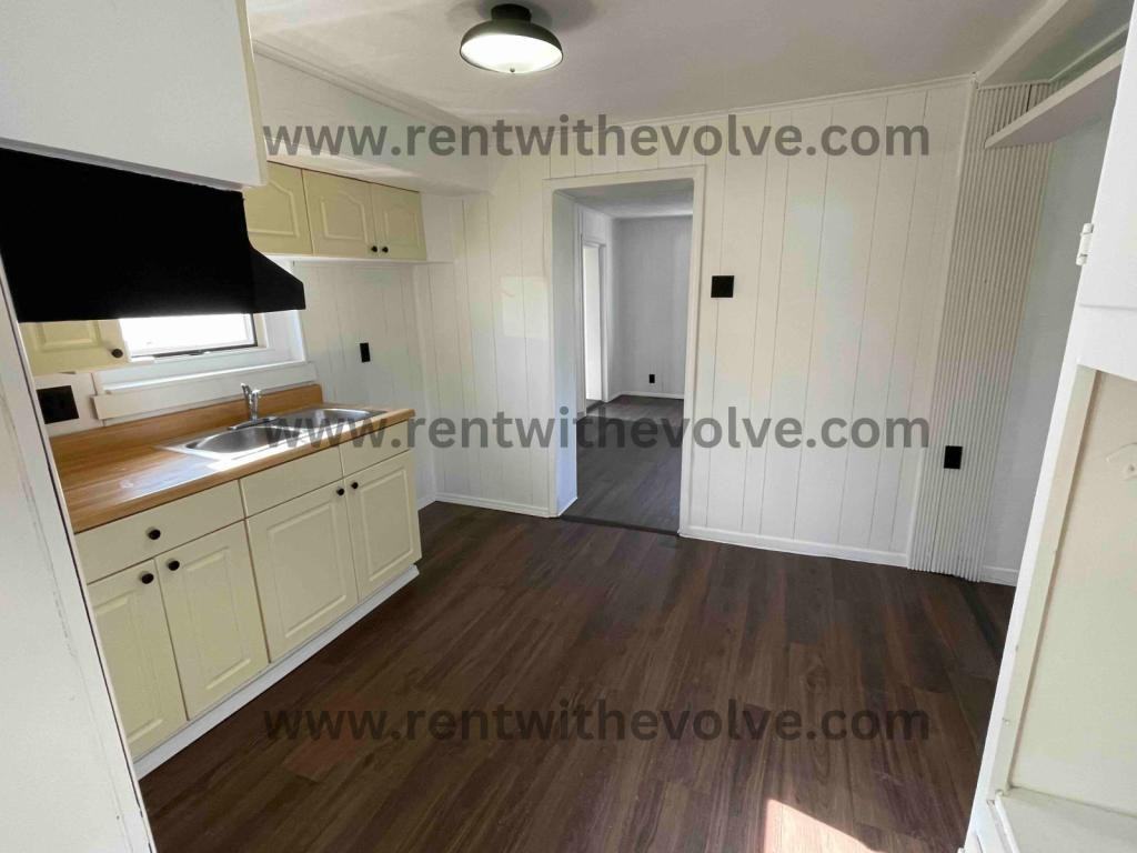 373 N Manor Ave - Photo 3 of 15