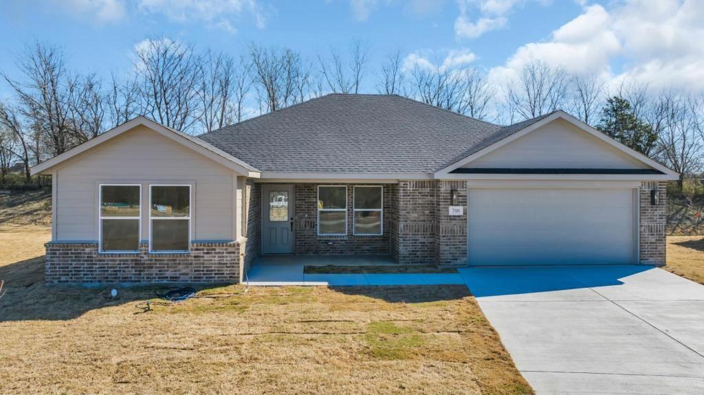 706 Indian Plains Rd - Photo 2 of 31