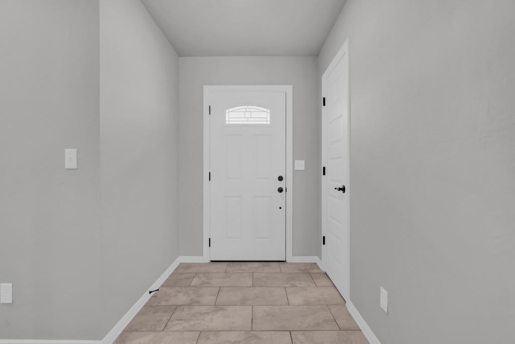 710 Indian Plains Rd - Photo 3 of 41