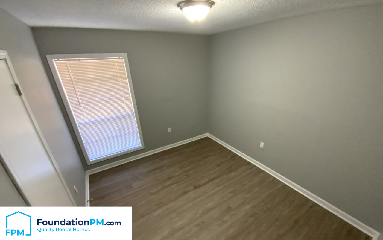 901 Chesterton Dr - Photo 2 of 11