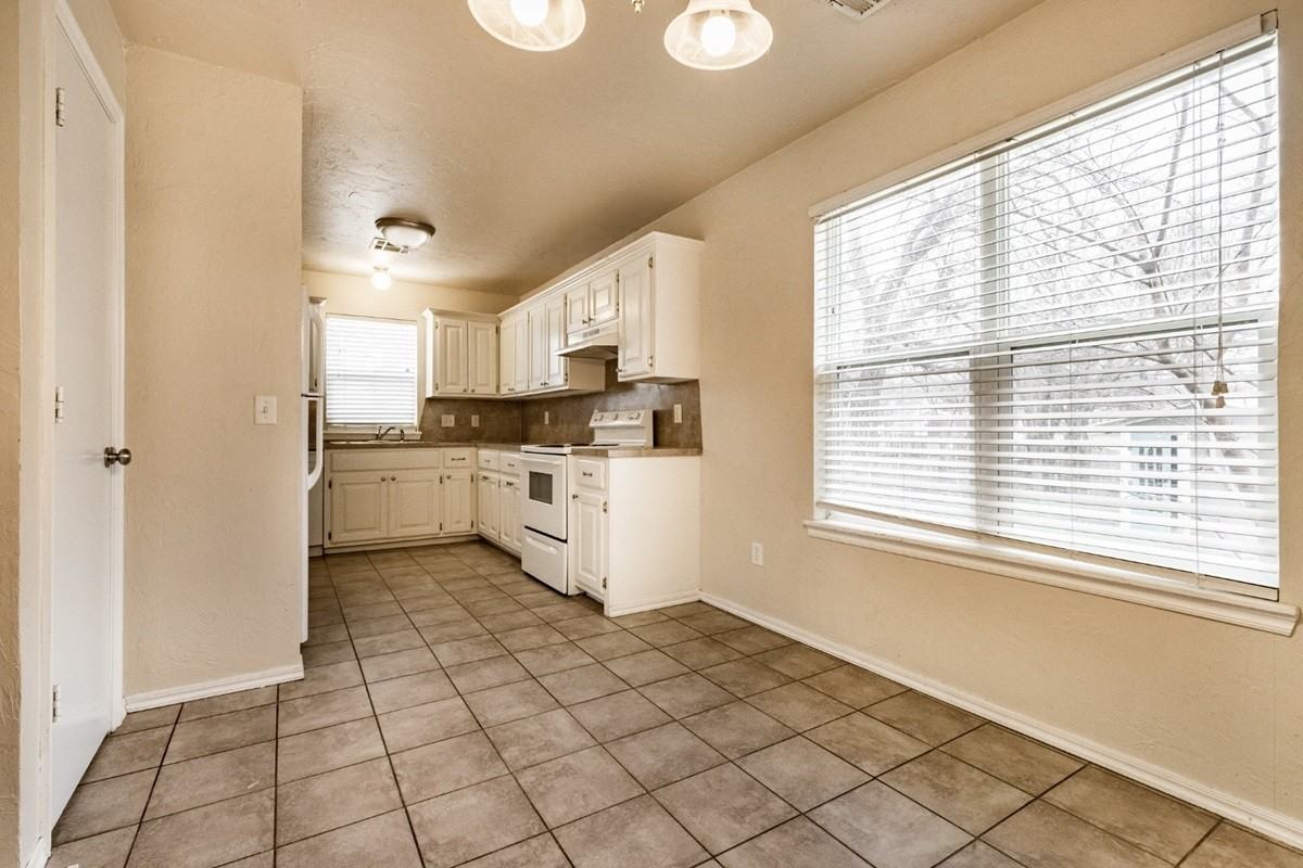 3745 Nw 33rd St - Photo 3 of 12