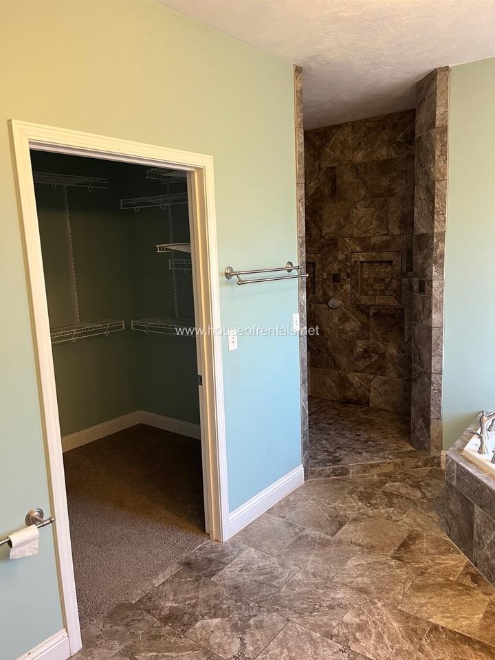 305 Mcvicker Dr #1 - Photo 3 of 11