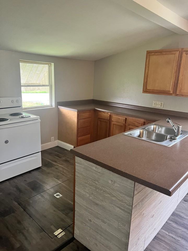 1347 22nd Ave Sw - Photo 2 of 8