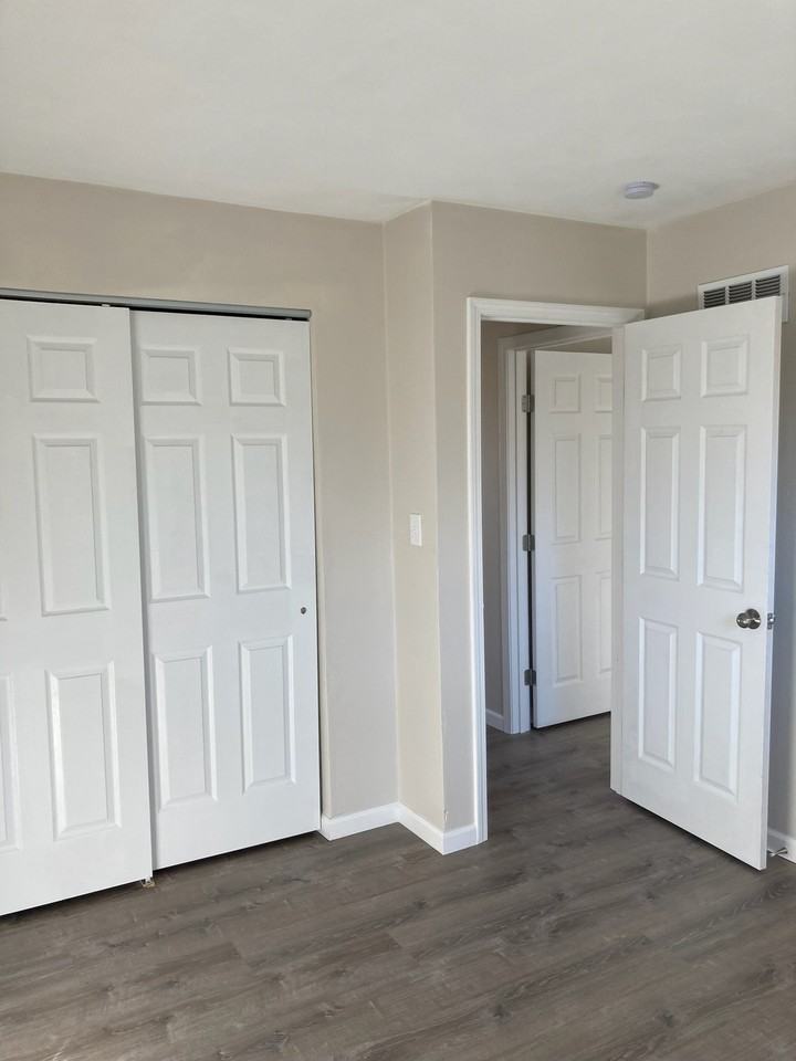 707 Plankway Dr - Photo 3 of 43