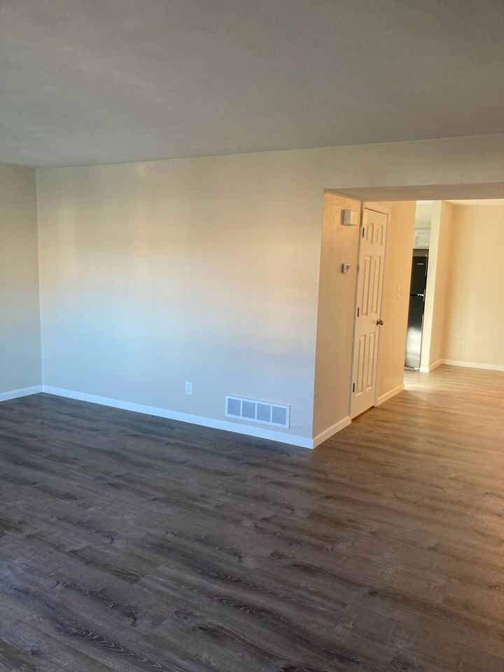 707 Plankway Dr - Photo 2 of 43