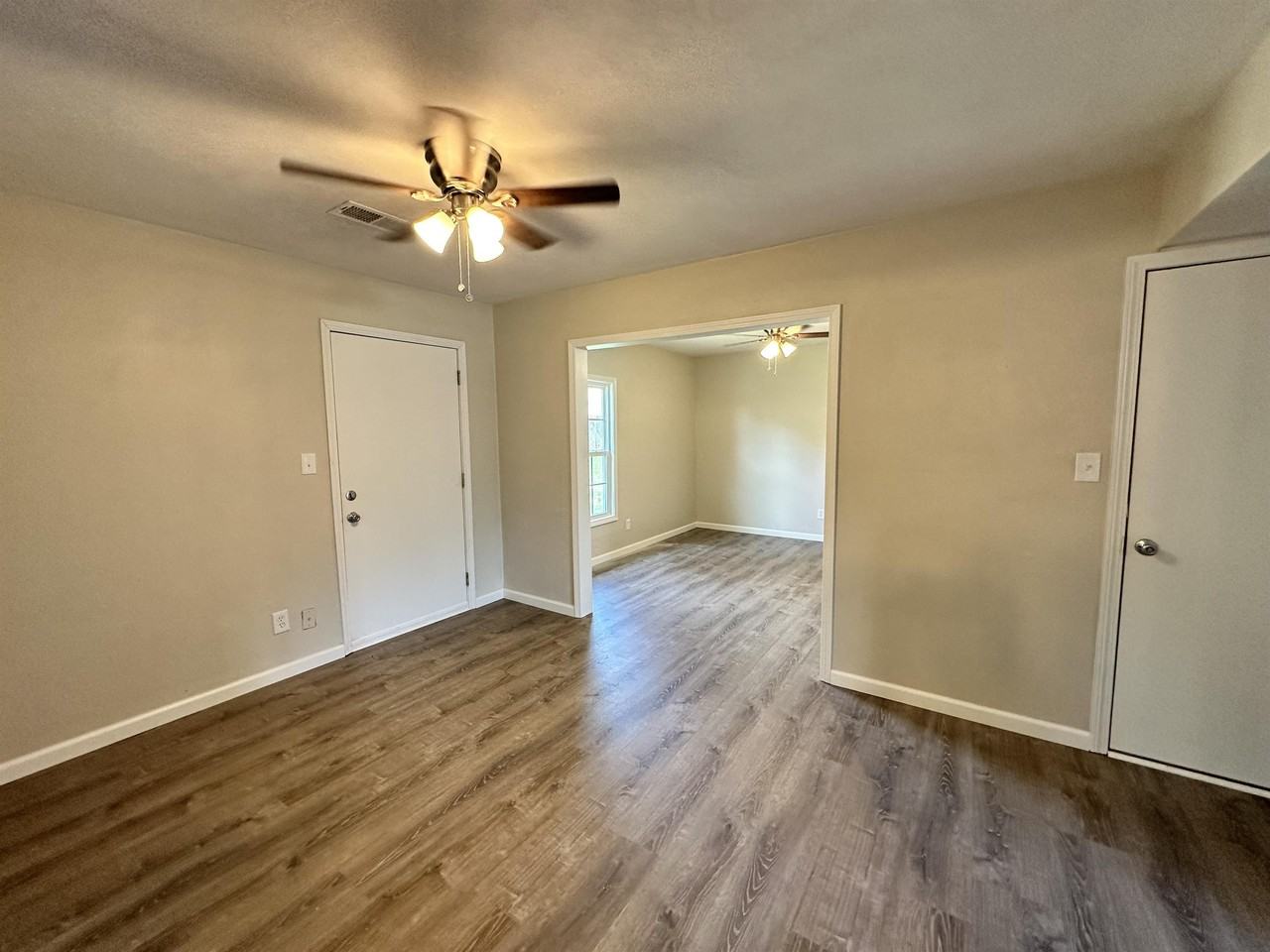 707 Plankway Dr - Photo 4 of 43