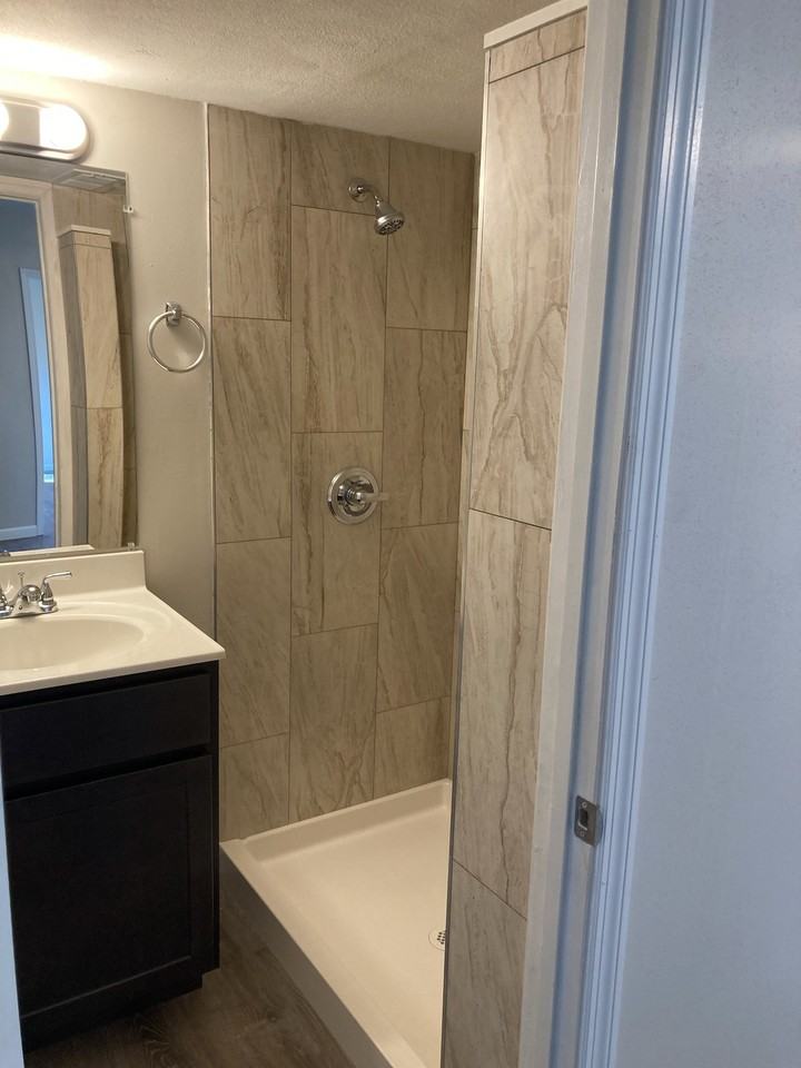 707 Plankway Dr - Photo 3 of 43