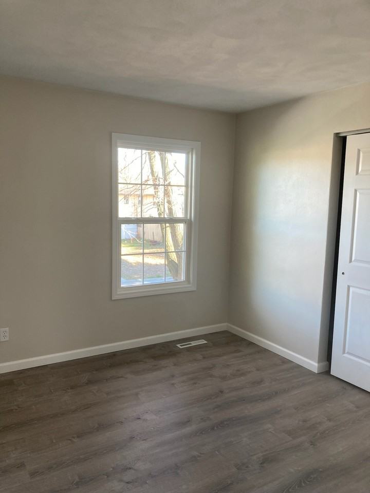 707 Plankway Dr - Photo 2 of 43