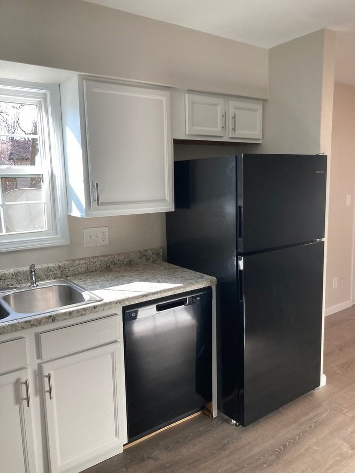 707 Plankway Dr - Photo 2 of 43