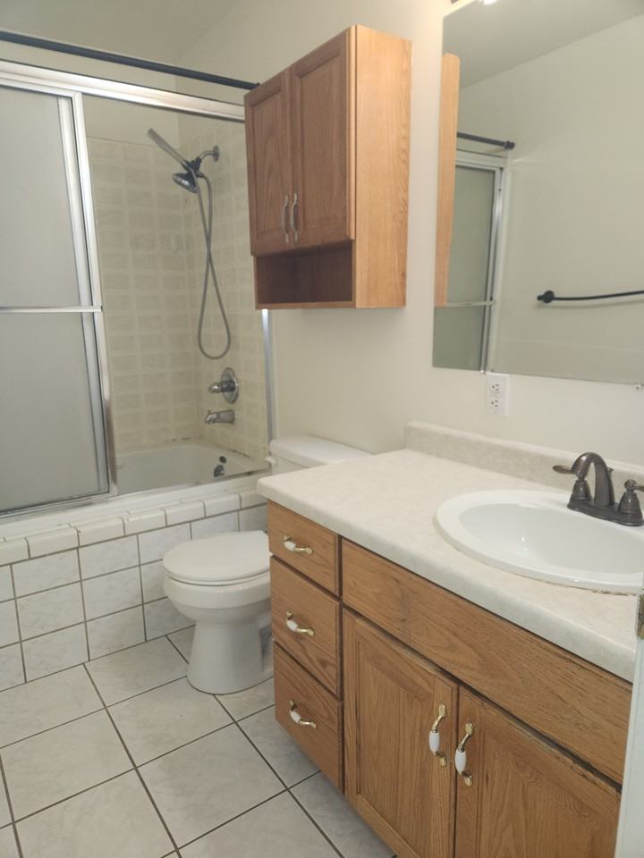 1130 N.W. #4 - Photo 4 of 17