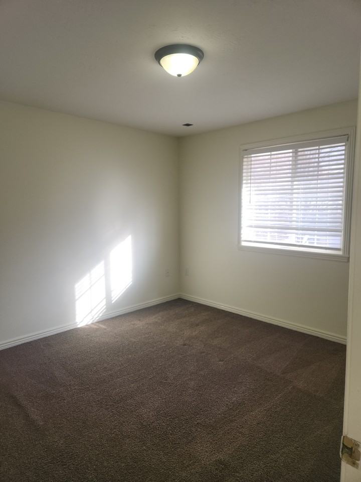 1130 N.W. #4 - Photo 7 of 17