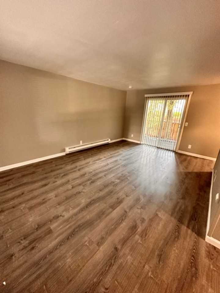 Ashton Apartments - Photo 3 of 11